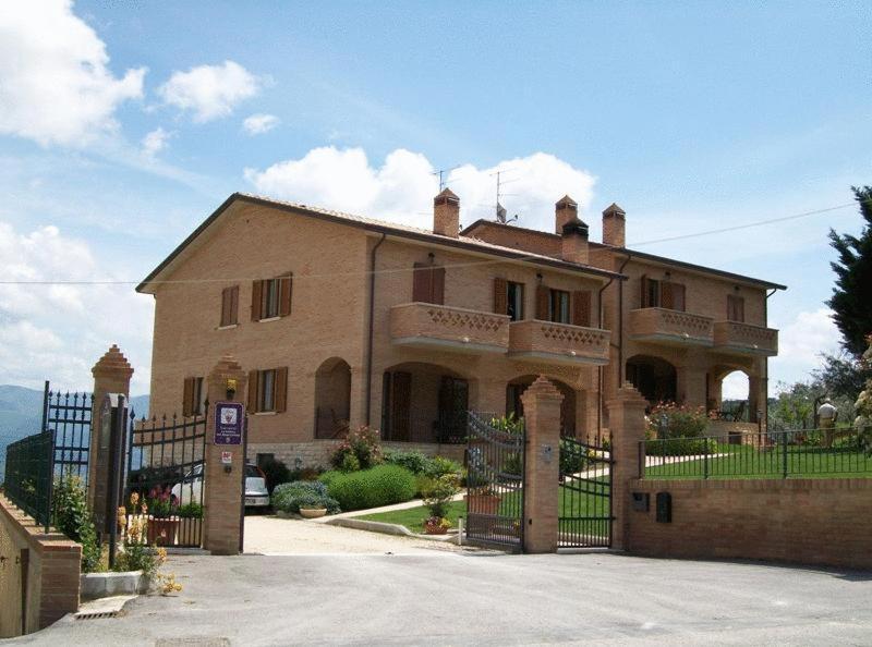 Maison d'hôtes La Collina Del Sagrantino à Montefalco Extérieur photo