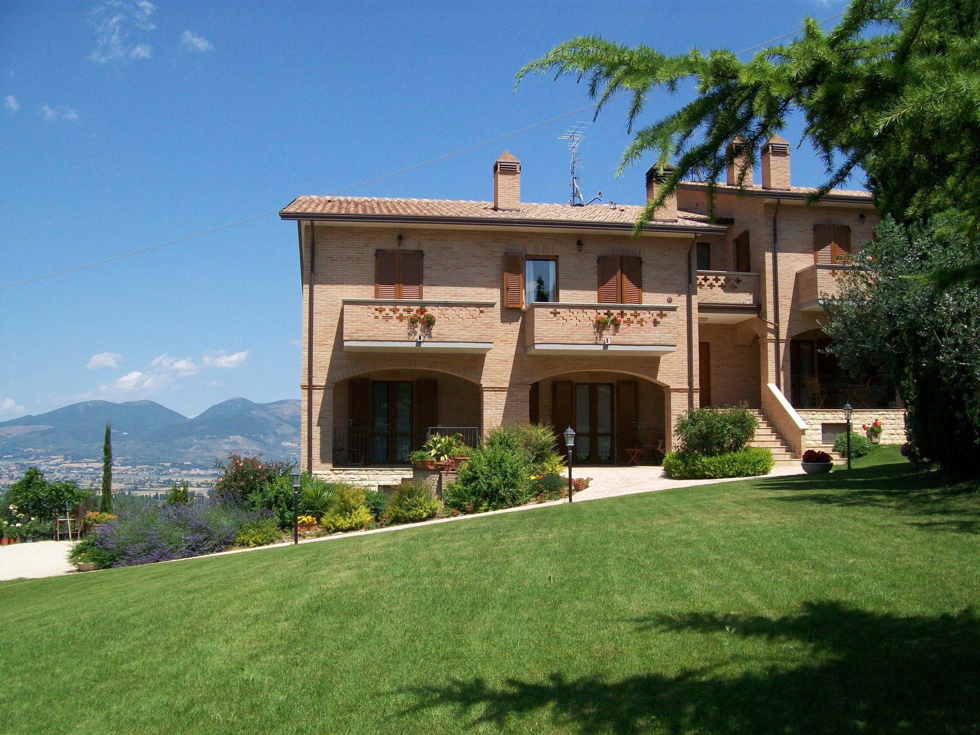 Maison d'hôtes La Collina Del Sagrantino à Montefalco Extérieur photo